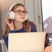 Bluetooth-навушники DALI IO тепер в двох нових кольорах: повна гармонія з вашим смаком і стилем життя